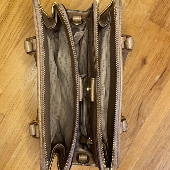 Michael Kors | Small Zippered Satchel - Picture 4 of 5